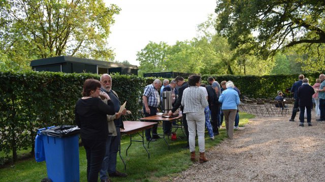 Efkes stille staon bie (vrijdag 21 juni 2019)